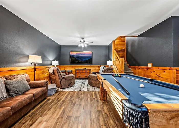 Near Dollywood With Pool Table-Hot Tub-Fire Pit-Game Room-Swimming Pool