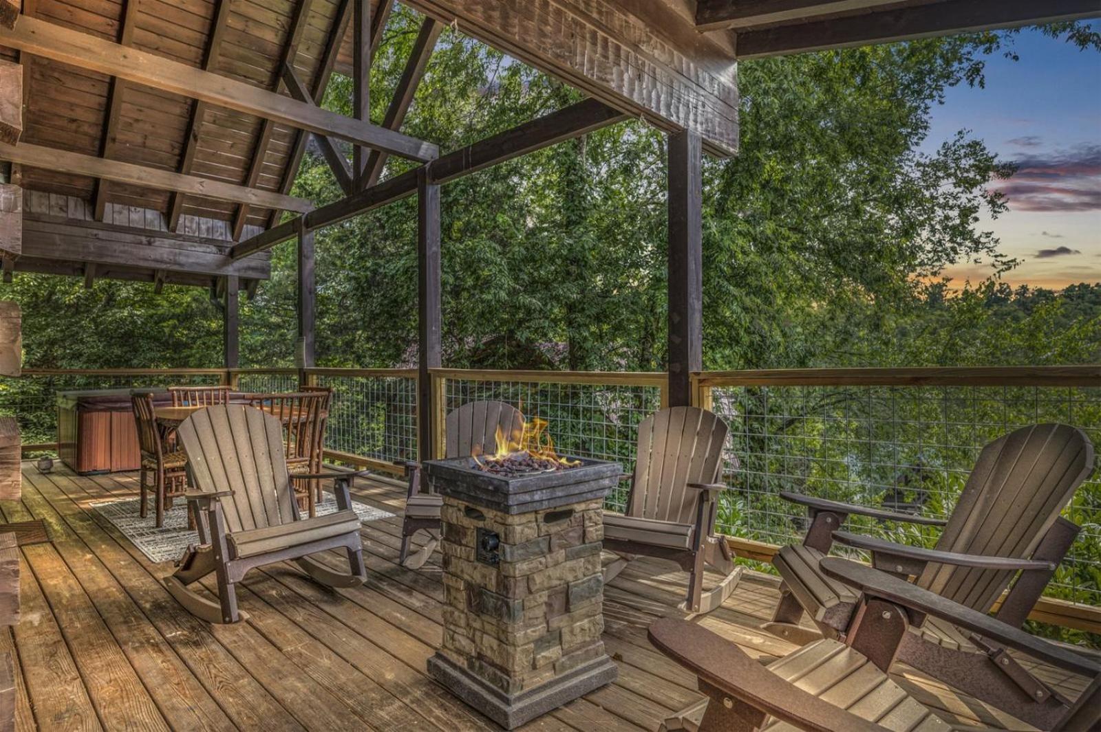 Near Dollywood With Pool Table-hot Tub-fire Pit-game Room-swimming Pool