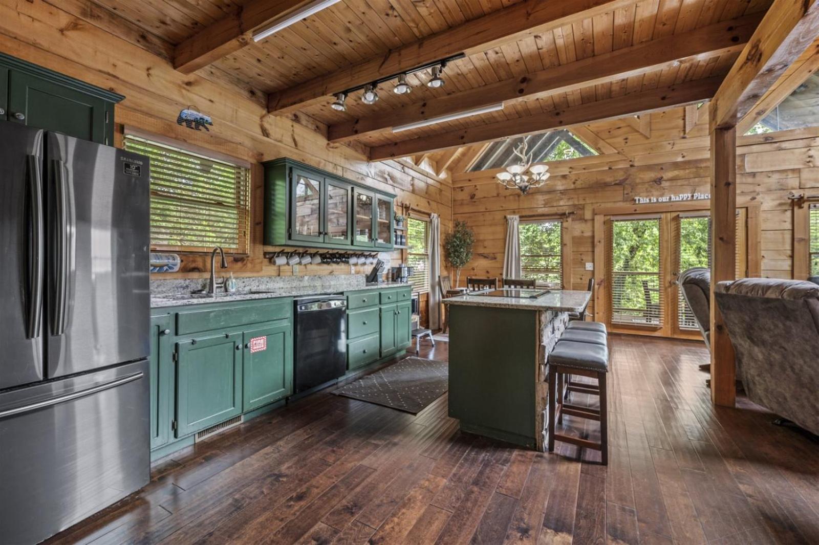 Ferienhaus Near Dollywood With Pool Table-hot Tub-fire Pit-game Room-swimming Pool Pigeon Forge