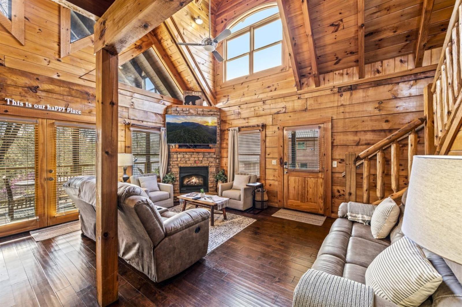 Ferienhaus Near Dollywood With Pool Table-hot Tub-fire Pit-game Room-swimming Pool