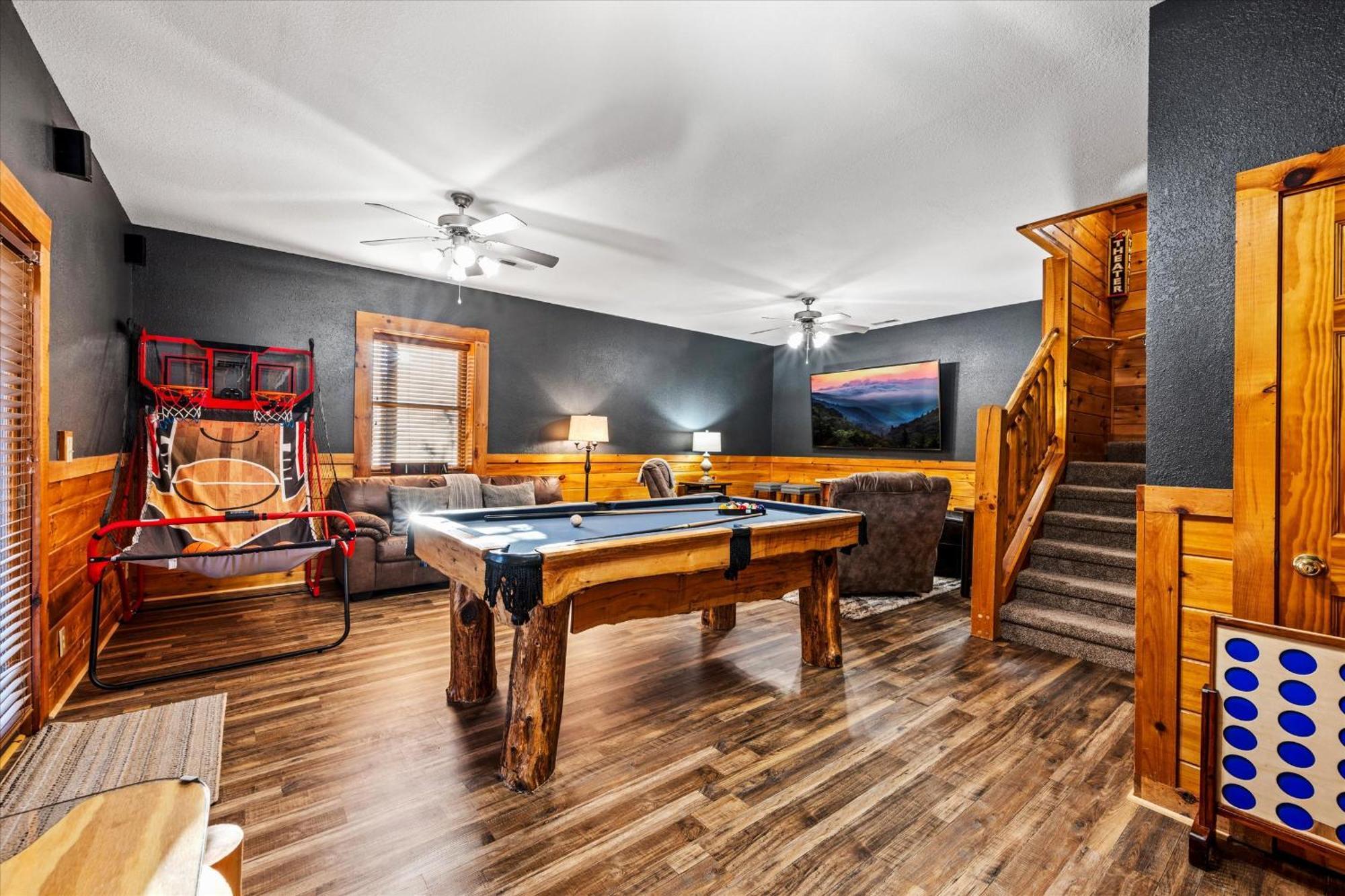 Ferienhaus Near Dollywood With Pool Table-hot Tub-fire Pit-game Room-swimming Pool Pigeon Forge